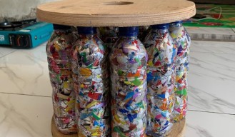 Mahasiswa UMM Sulap Sampah Plastik jadi Kursi Ecobrick