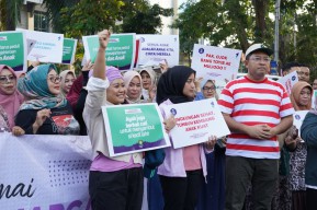 Luluk - Lukman Kampanye Perlindungan Perempuan dan Anak di CFD Surabaya