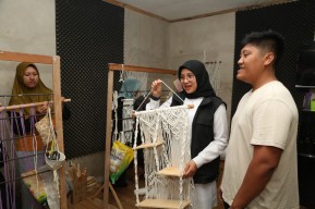 Penjual Makrame asal Banyuwangi Raup Omzet Ratusan Juta Per Bulan