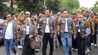 Intip Outfit Kekinian Yes - Dirham saat Kampanye, Produk Lokal Asli Lamongan