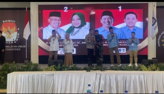 Kapolres Ajak 2 Paslon Pilkada Ponorogo Nyanyi Lagu Kemesraan
