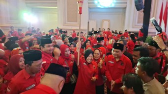Eri Cahyadi Janjikan 1 Motor ke PAC PDIP Surabaya Jika ...
