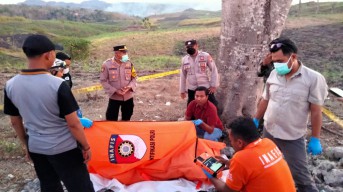 Pria Misterius Tewas Kelaparan Bawah Pohon Sengon di Blitar