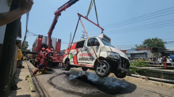 Dishub Surabaya Diminta Investigasi Insiden Feeder Tercebur Sungai di Gunung Anyar