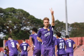 Diwarnai Keributan di Akhir Laga, Persik Kediri Taklukkan Persita Tangerang