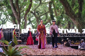 20 Desainer dan Perajin Batik Tampilkan Motif Lokal di Hutan Djawatan Banyuwangi