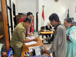 Dinas Sosial Jember akan Tertibkan Warga Pemberi Uang ke PMKS