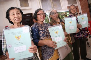 Pemkot Surabaya Serahkan 39 Sertifikat HGB di Atas HPL