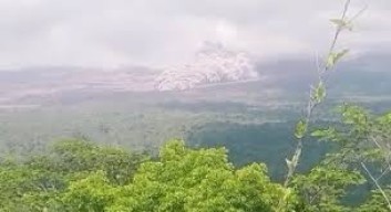 Erupsi Gunung Semeru Lumajang, Tinggi Kolom Abu Capai 1 Km di Atas Puncak