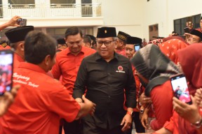 Hasto Galang Kekuatan PDIP di Ponorogo, Dukung Paslon Risma - Gus Hans