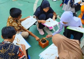 SD Muhammadiyah 3 Wage Taman Sidoarjo Membatik Bersama