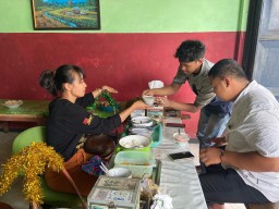 Omzet Penjual Es Dawet di Ponorogo Ini Justru Turun saat Cuaca Panas, Lho?