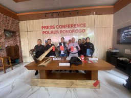 Pria di Ponorogo Diringkus Gegara Tebang Pohon Belakang Rumah, Ilegal Logging?