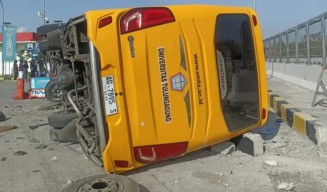 Bus Rombongan Guru SMAN 1 Kedungwaru Tulungagung Terguling di Tol Sumo, 1 Tewas