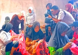 Khofifah Belajar Membatik di Lintang Sari Kenongo di Sidoarjo