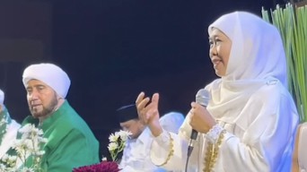 Hadiri Sholawat Kebangsaan di Bangkalan, Habib Syech Puji Capaian Kinerja Khofifah