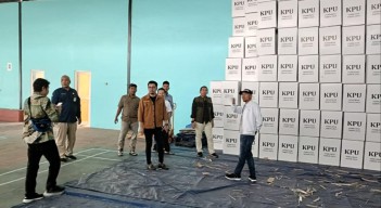 KPU Bangkalan Mulai Terima Logistik Pilkada 2024, Kabel Ties-Bilik Suara