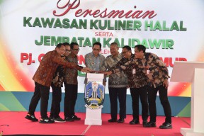 Pj Gubernur Adhy Resmikan Kawasan Kuliner Halal Tulungagung, Pertama di Jatim