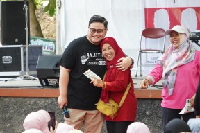 Mas Dhito Jawab Curhatan Ibu-ibu Kader saat Kampanye di Paron Kediri