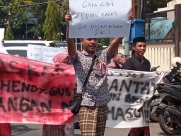 Aliansi Santri Nusantara Laporkan Cabup 2 ke Bawaslu Jember