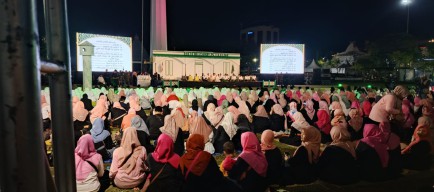 Kemeriahan Puncak Hari Santri Nasional di Surabaya