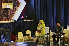 Debat Perdana Pilgub Jatim 2024: Risma-Gus Hans Fokus Kampanye Jatim Resik