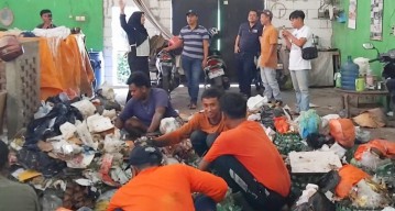 Kunjungi TPS3R di Bangkalan, Cabup Lukman Hakim Cek Kendala Pengelolaan Sampah