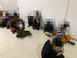 Satpol PP Surabaya Angkut 13 Remaja saat Asyik Pesta Miras