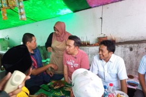 Cabup Jember Gus Fawait Janji Turunkan Retribusi Pasar Tanjung jika Menang
