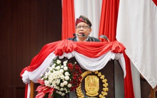 Rocky Gerung Siap Evaluasi Kinerja DPRD Jatim