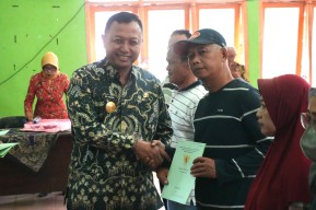 Penyerahan Sertifikat PTSL, Wujud Pemkab Kediri Percepat Legalitas Hak Aset Warga