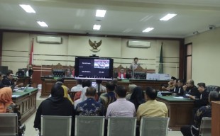 Celetuk Hakim saat Sidang Korupsi BPPD Sidoarjo: Tolong Jangan Dekati Kami