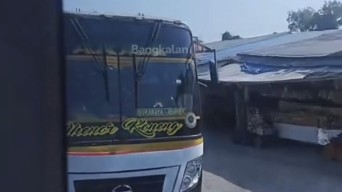Viral, Trans Jatim Diduga Dipepet Bus Akas di Akses Jembatan Suramadu