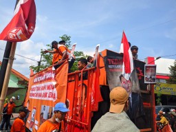 Gelar Demonstrasi di Sidoarjo, Partai Buruh Tuntut Ketua KPU Mundur