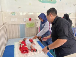 Kondisi Terkini Bayi Tanpa Anus di Ponorogo Pascaoperasi Kolostomi