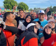 Cabup Fauzi Ajak 500 Emak-emak di Sumenep Senam Bareng