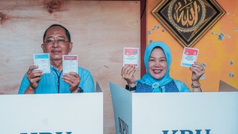 Cawabup Bojonegoro Nurul Azizah Berangkat ke TPS Pukul 07.27, Ini Maknanya