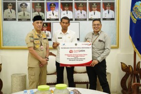Bank Jatim Salurkan CSR Perbaikan Gor Sultan Abdul Kadirun Bangkalan
