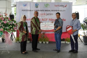 Bank Jatim Salurkan CSR Mobil Operasional ke RSMM