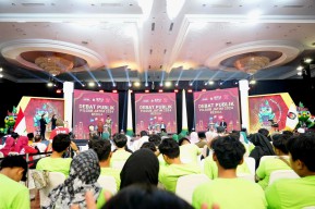 Debat Pilkada Jatim: Khofifah Pamer Penghargaan, Luluk Ucap KPK, Risma Template