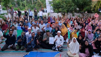 Deny Janji Fasilitasi Pendidikan Gratis dan Kenaikan Tunjangan Guru Honorer di Kediri