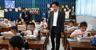 Eri Cahyadi Sepakat Program Makan Siang Gratis Dibiayai APBD Surabaya