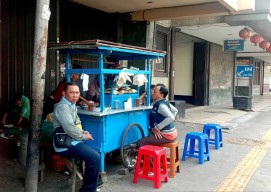 Mencicipi Gulai Kacang Ijo Kembang Jepun Surabaya yang Eksis Sejak 1963