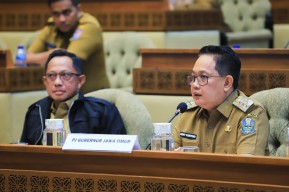 Pj Gubernur Adhy Karyono Jamin Pilkada Serentak di Jatim Lancar