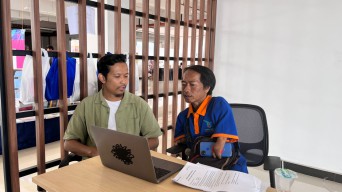 Ngalup Collaborative Network X Bangun Bangsa Ajari Disabilitas di Malang Bikin Logo