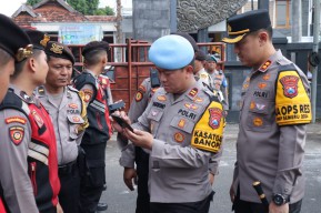 Berantas Judi Online, Kapolres Lamongan Sidak Ponsel Anggota