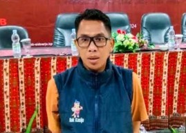 Didemo Ratusan Massa, Ketua KPU Sidoarjo Bantah Tuduhan Konsumsi Miras