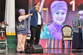 Debat Pilkada Jatim: Luluk Singgung Birokrasi Pemerintahan yang Tidak Efisien
