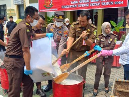 Kejari Tulungagung Musnahkan Setengah Juta Butir Pil Dobel L
