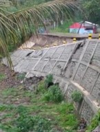 Plengsengan Penahan Jalan di Tulungagung Ambrol, Baru Setahun Dibangun
